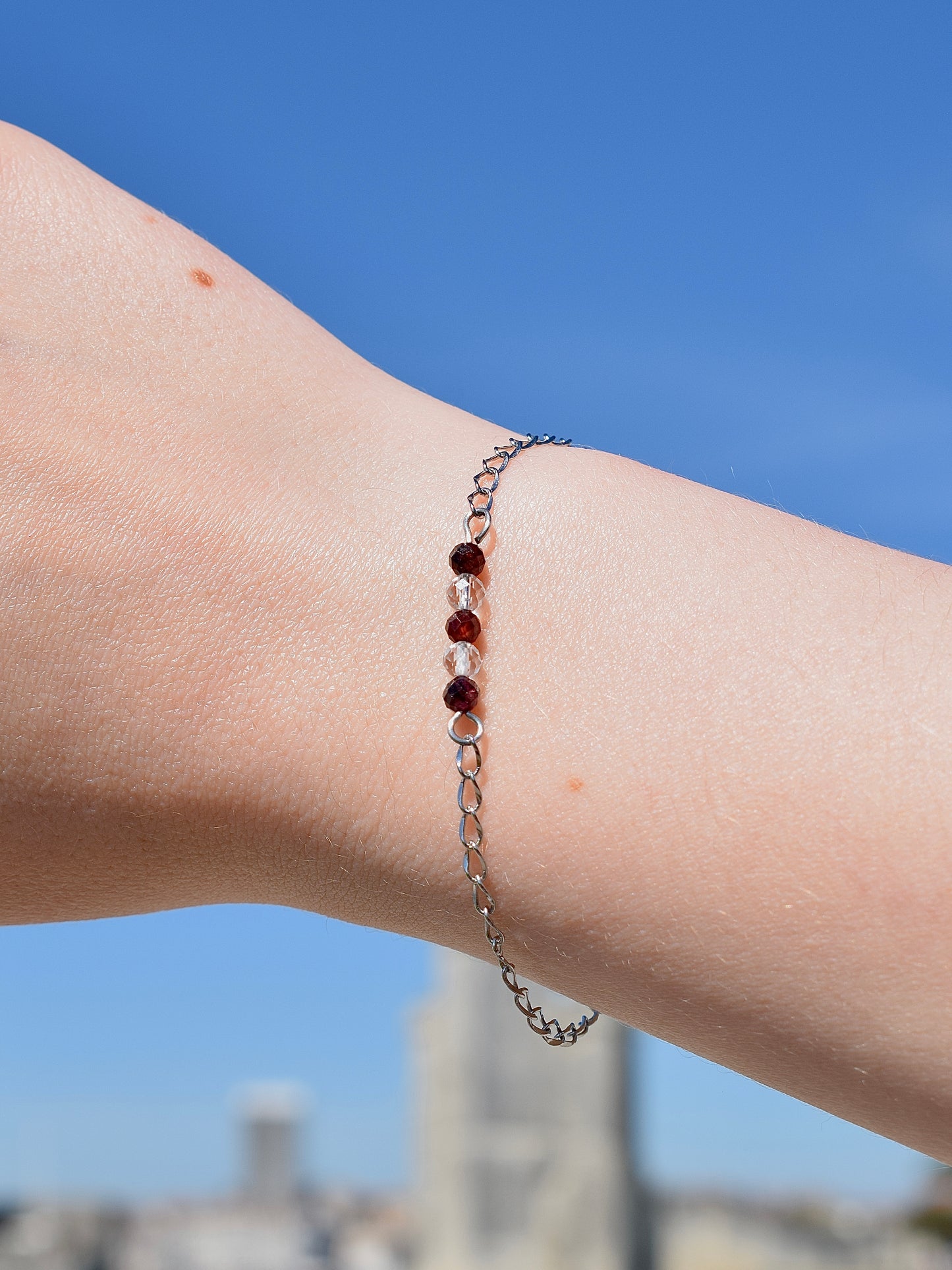 Théa - Stainless steel, rock crystal and garnet bracelet