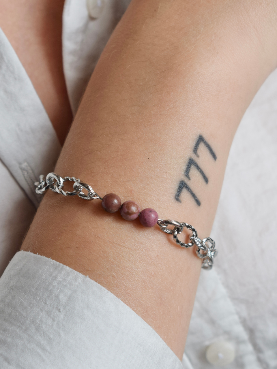 Laure : Bracelet en acier inoxydable et Rhodonite – Sérénité et Amour Propre