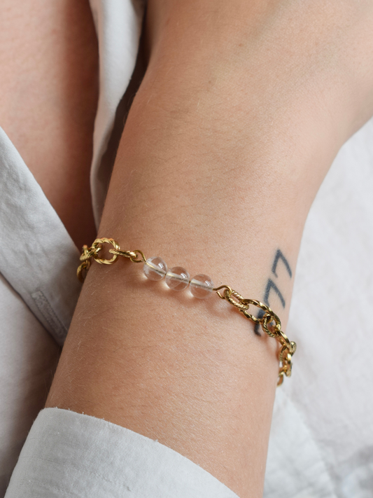 Laure : Bracelet en acier inoxydable et Cristal de Roche – Pureté et Lumière Énergétique