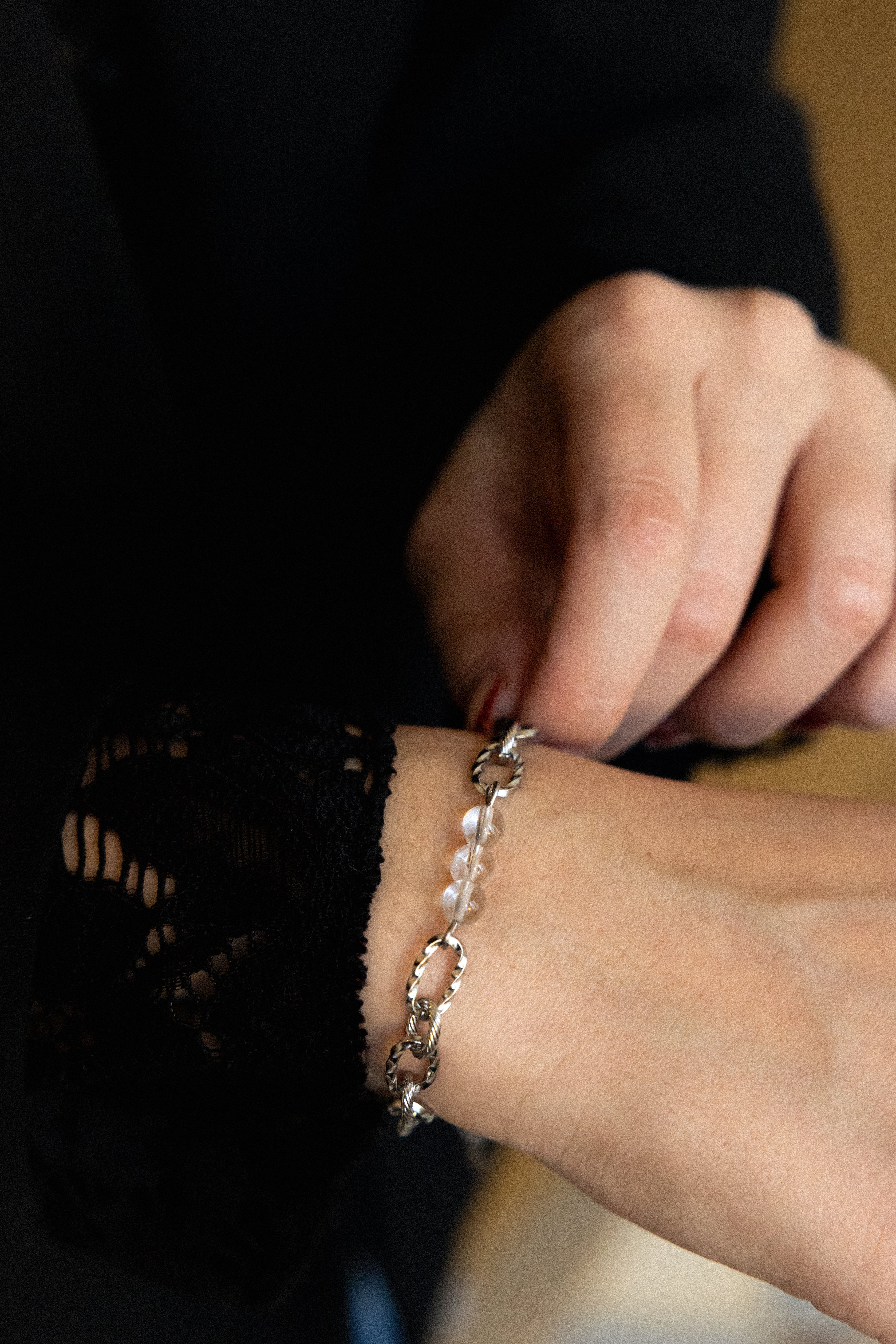 Bracelet Laure en acier inoxydable argenté et cristal de roche.