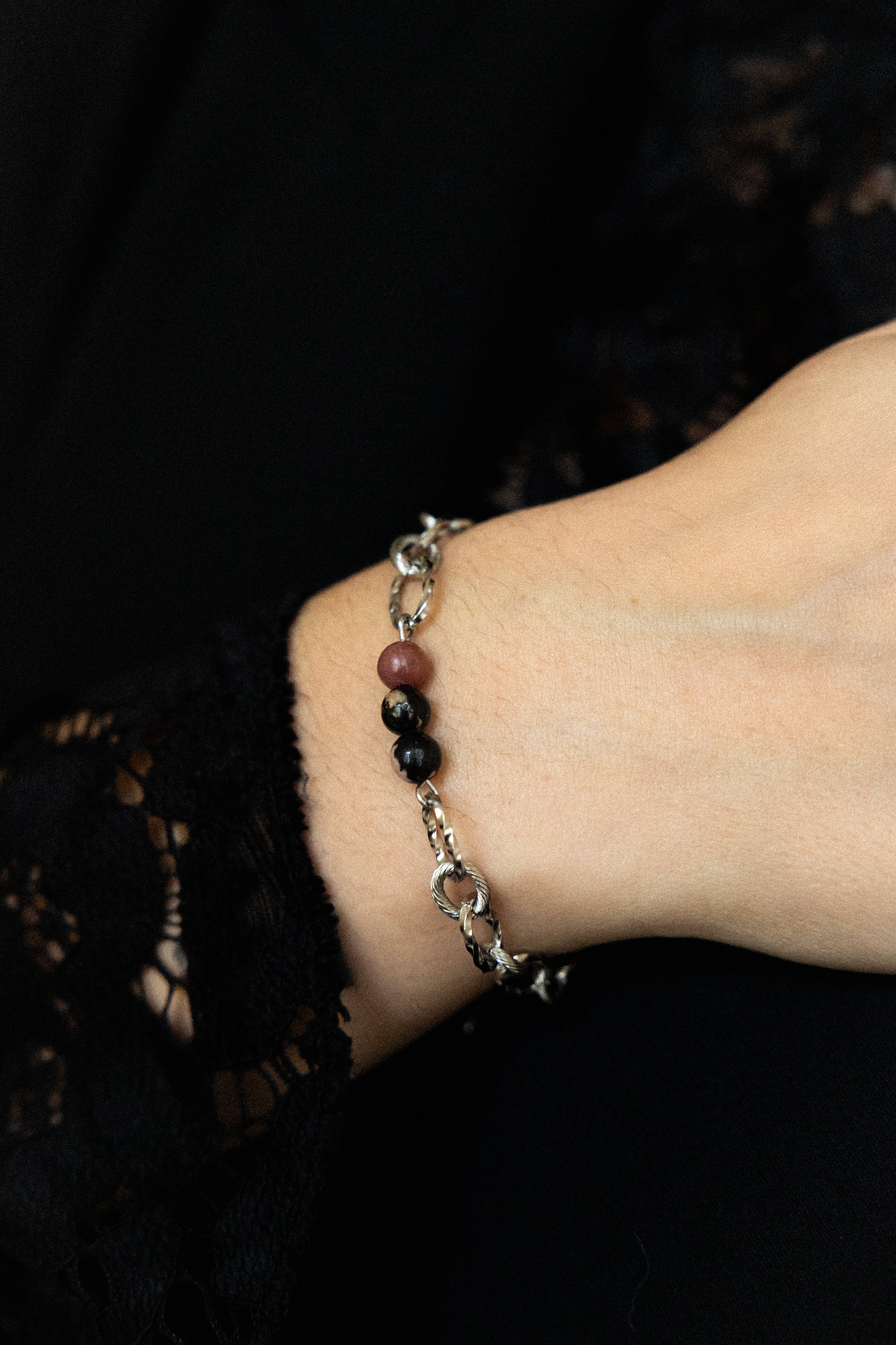 Bracelet Laure en acier inoxydable argenté et rhodonite.