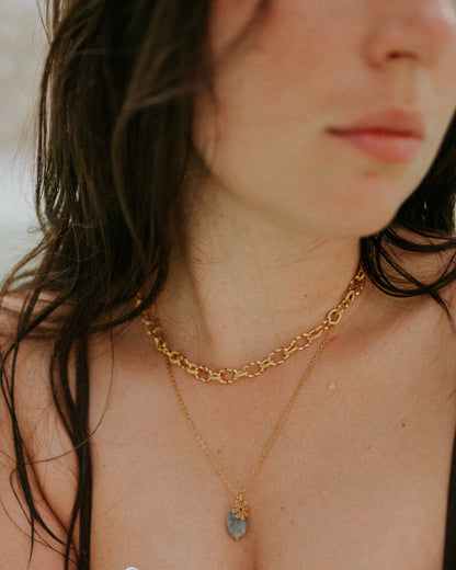 Collier Lisa en labradorite – bijou symbolique, repère dans les périodes de transition, en acier inoxydable