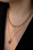 Collier Lisa en acier inoxydable doré, labradorite avec un pendentif fleur.